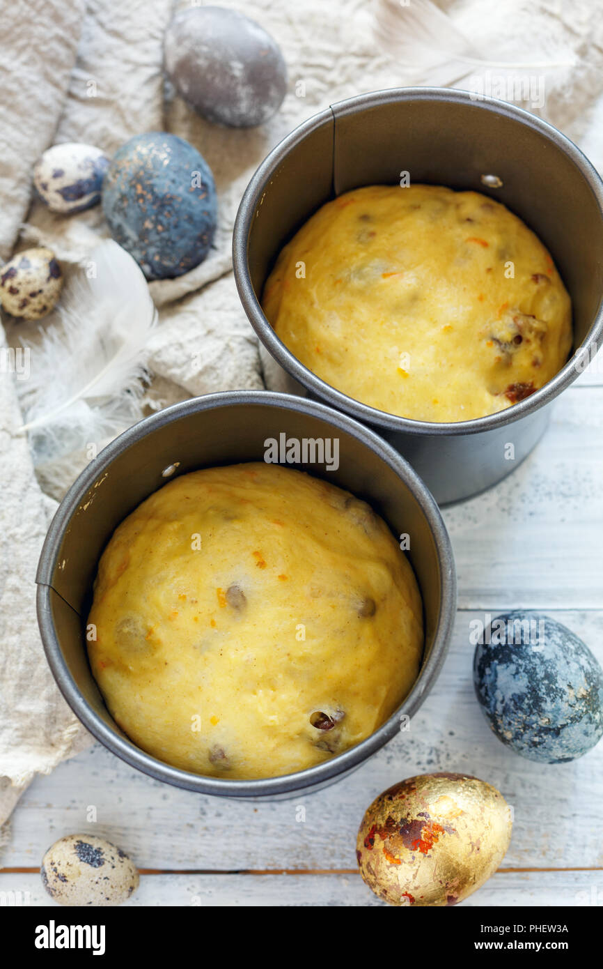 Teig für die traditionelle Ostern backen. Stockfoto