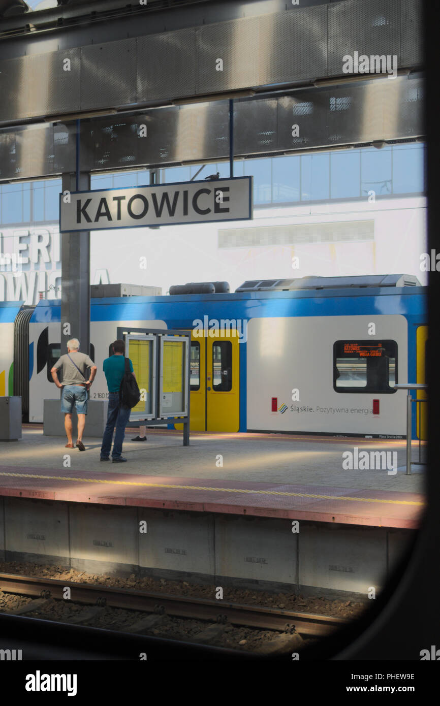 Bahnhof Plattform in Kattowitz, Polen. Stockfoto