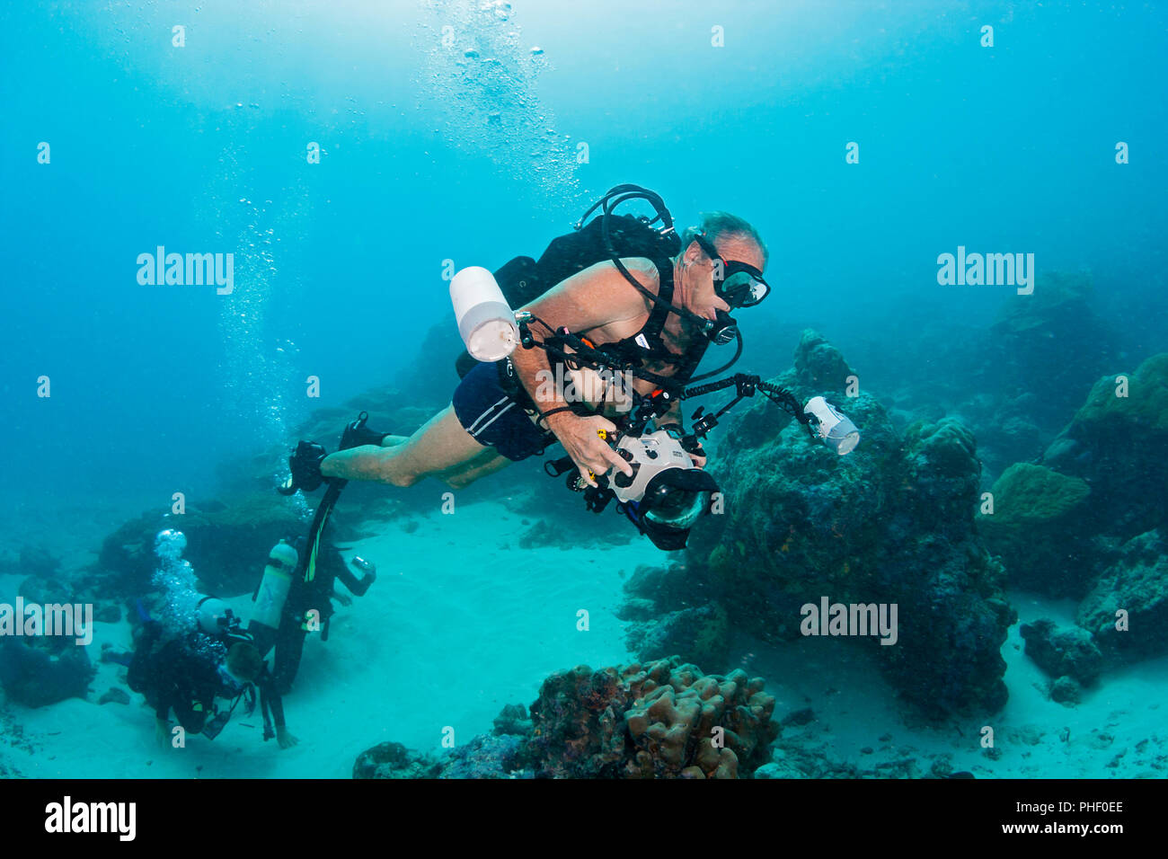 Ein Unterwasser Fotograf (MR) von der Insel Yap in Mikronesien. Stockfoto