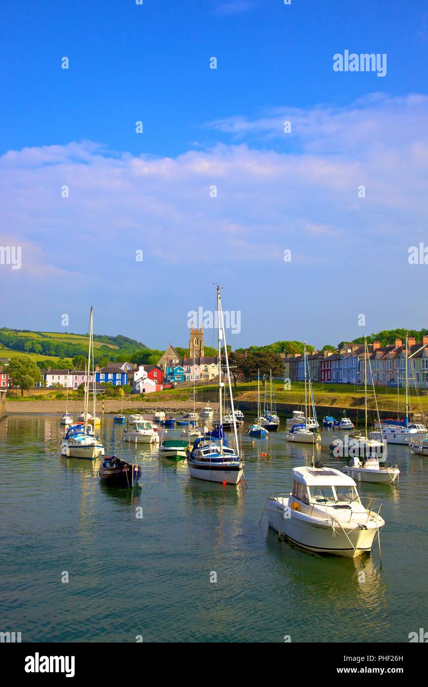 Der Hafen von Aberaeron, Cardigan Bay, Wales, Vereinigtes Königreich, Europa, Stockfoto