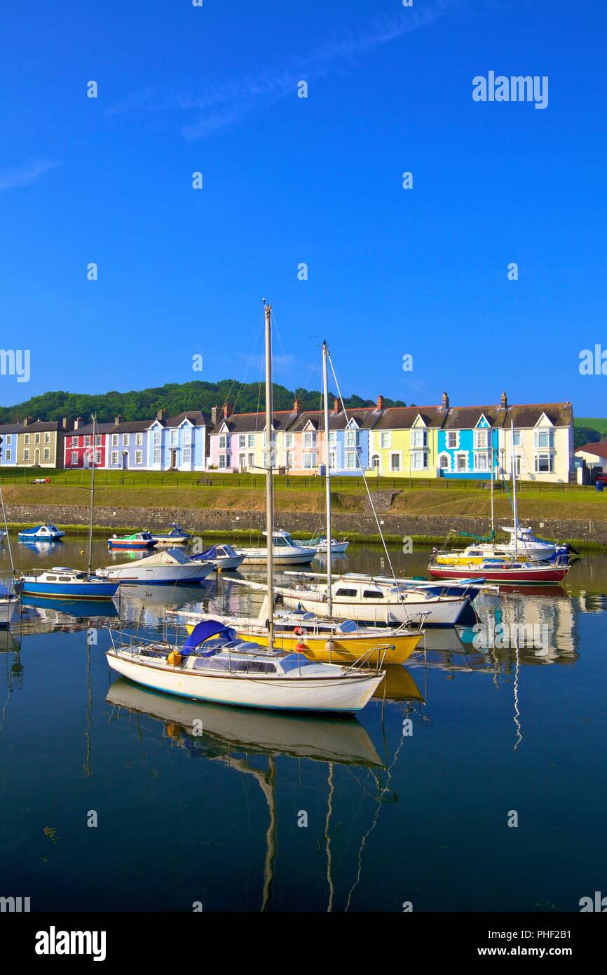 Der Hafen von Aberaeron, Cardigan Bay, Wales, Vereinigtes Königreich, Europa, Stockfoto