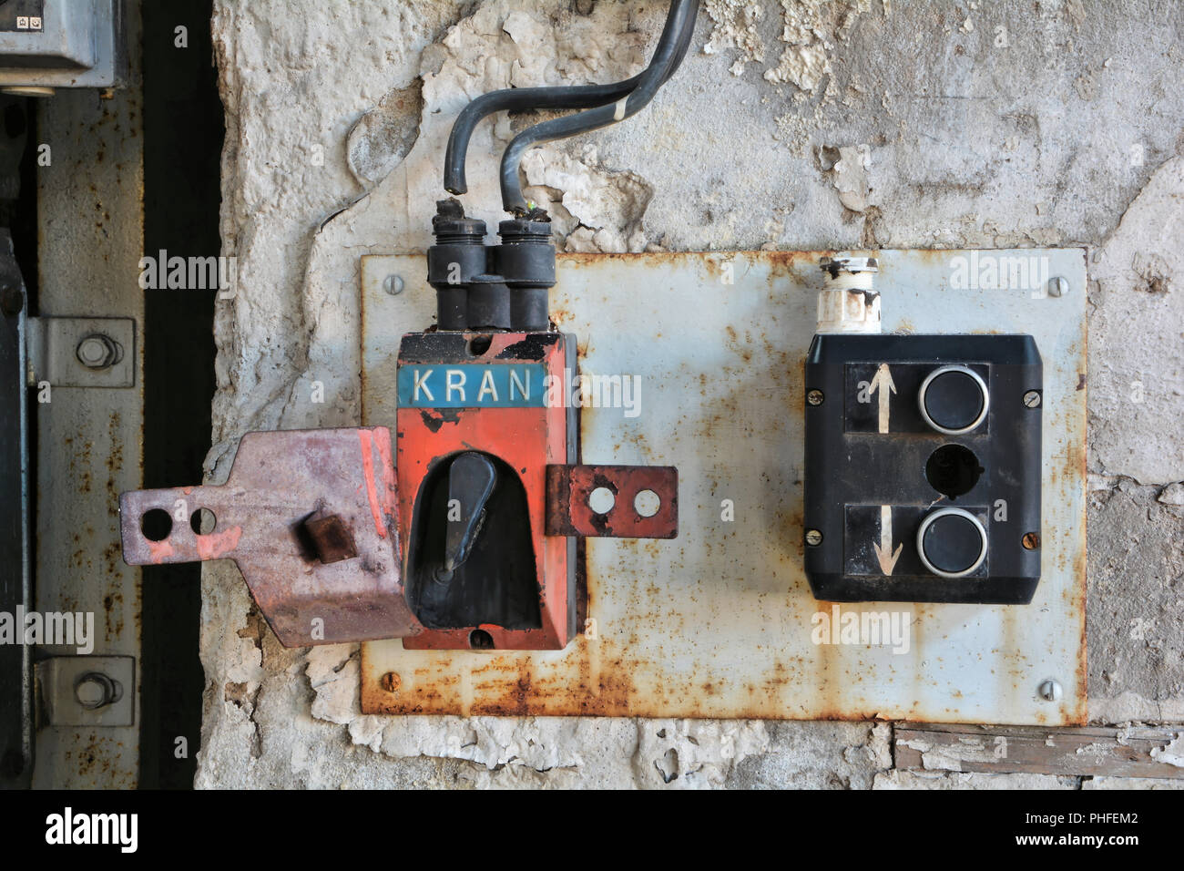 Schalter für einen Kran in eine verlassene Fabrik in Magdeburg. Stockfoto
