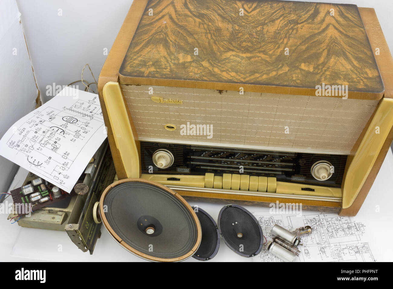 Vintage Retro tube Radio Receiver Reparatur Stockfoto