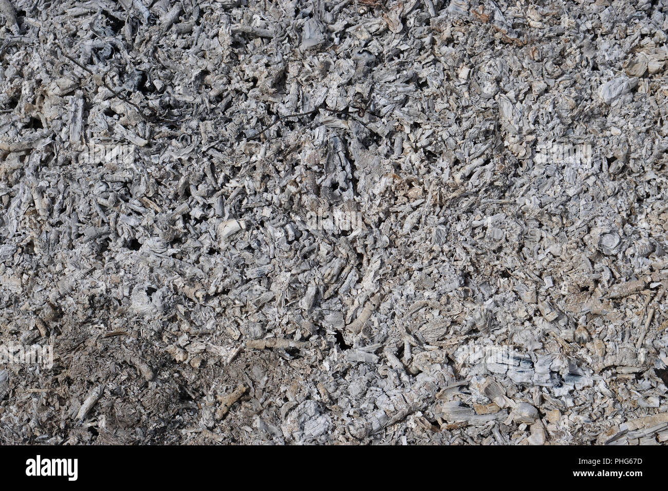 Asche und Stücke von Kohlen Hintergrund Stockfoto