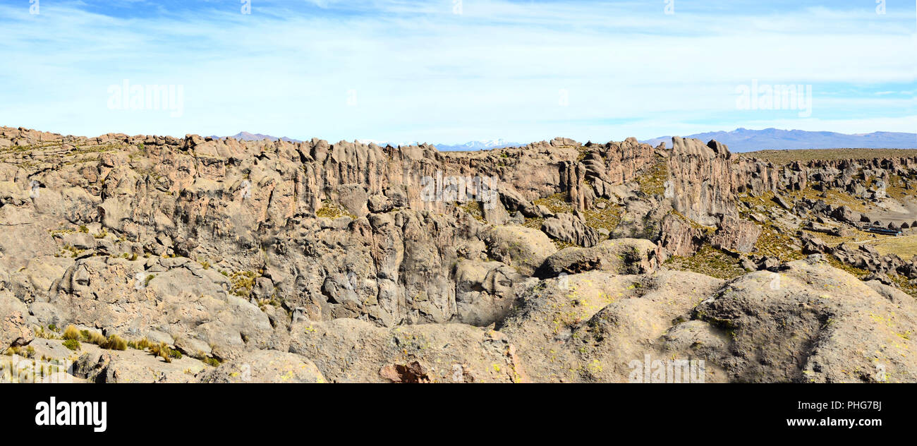 Die solide peruanische Berge wand Stockfoto