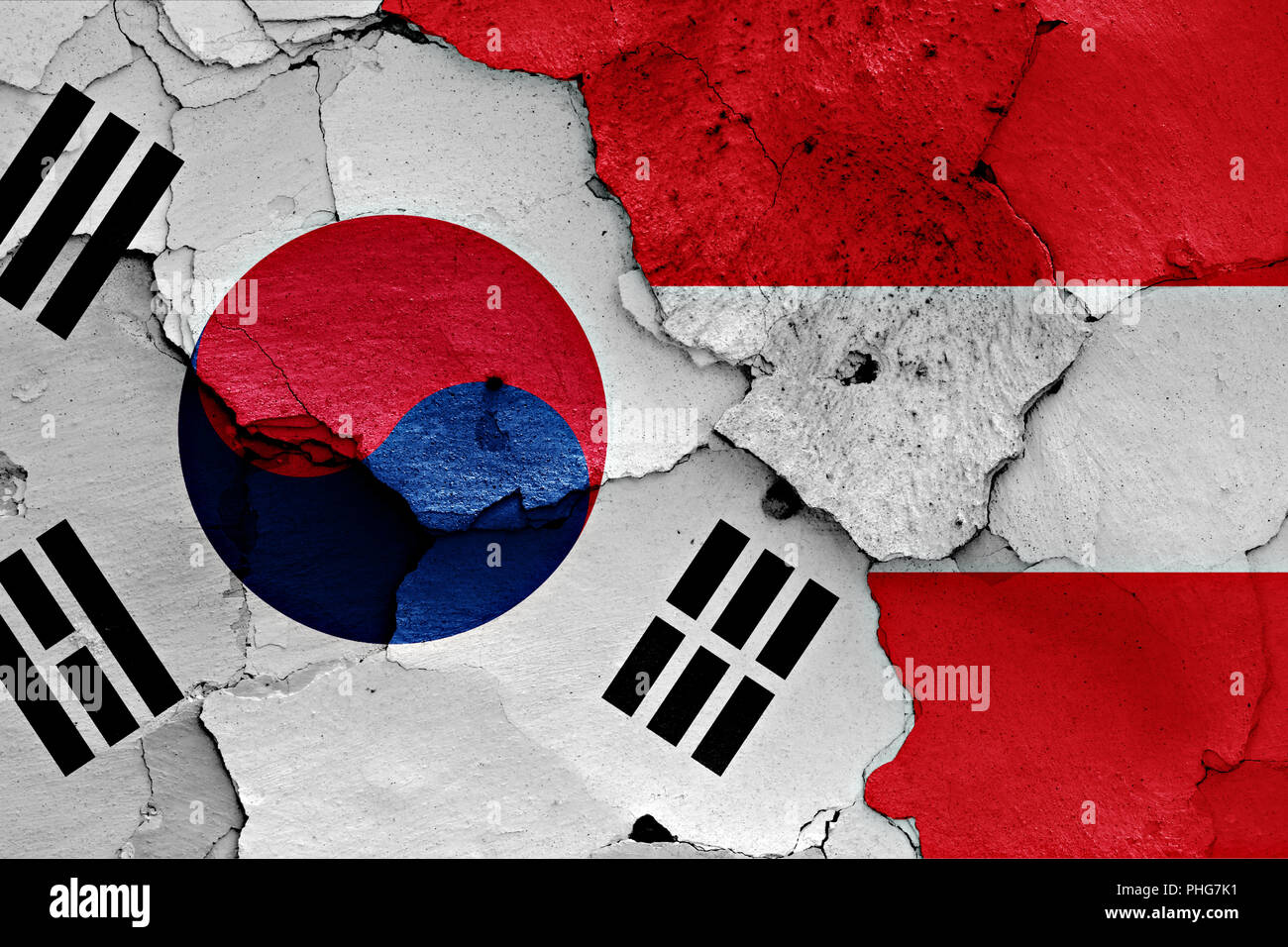Flagge von South Korea und Österreich malte auf Risse an der Wand Stockfoto