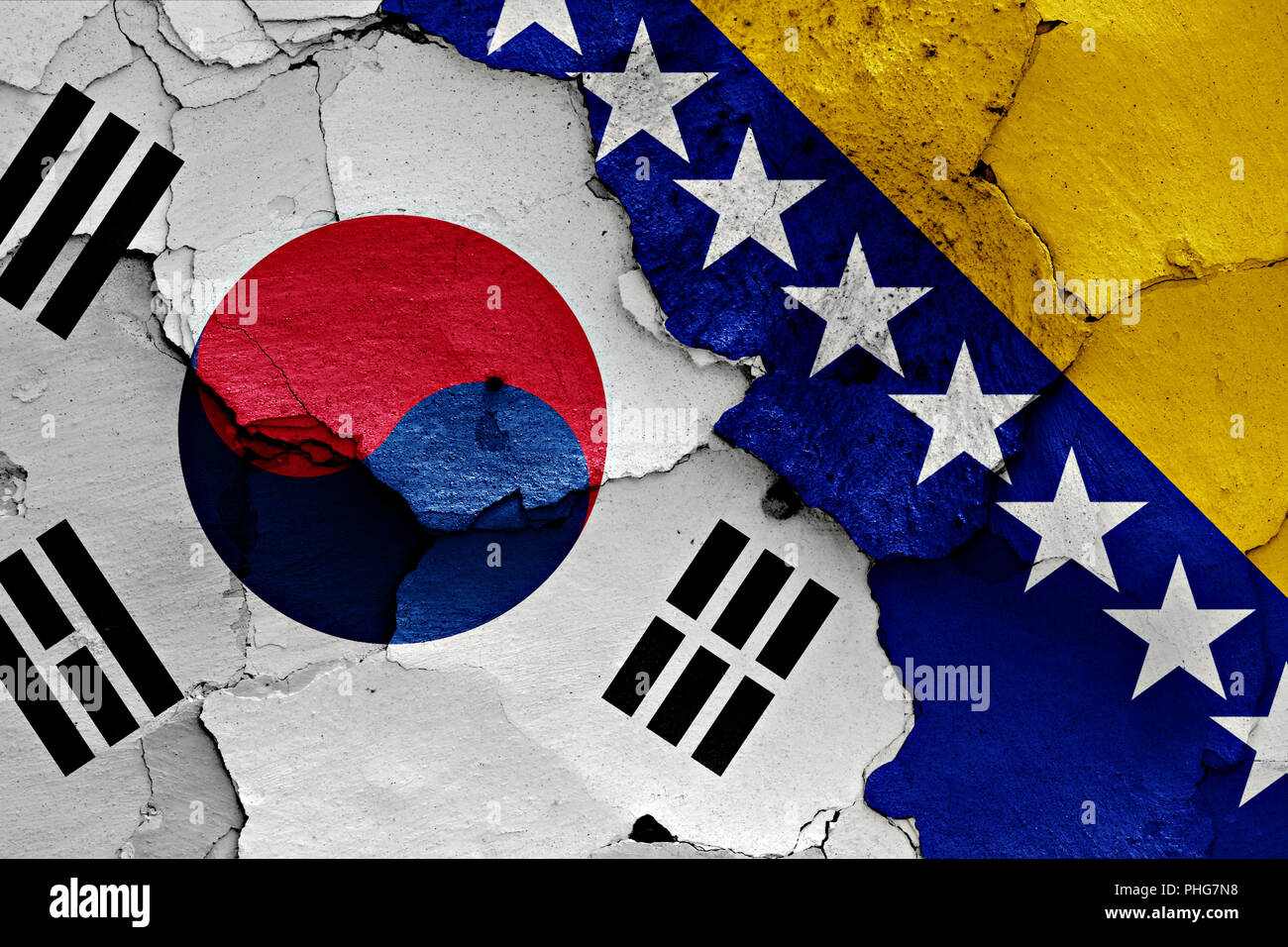 Flagge von Südkorea und Bosnien und Herzegowina über gerissene Wand gemalt Stockfoto