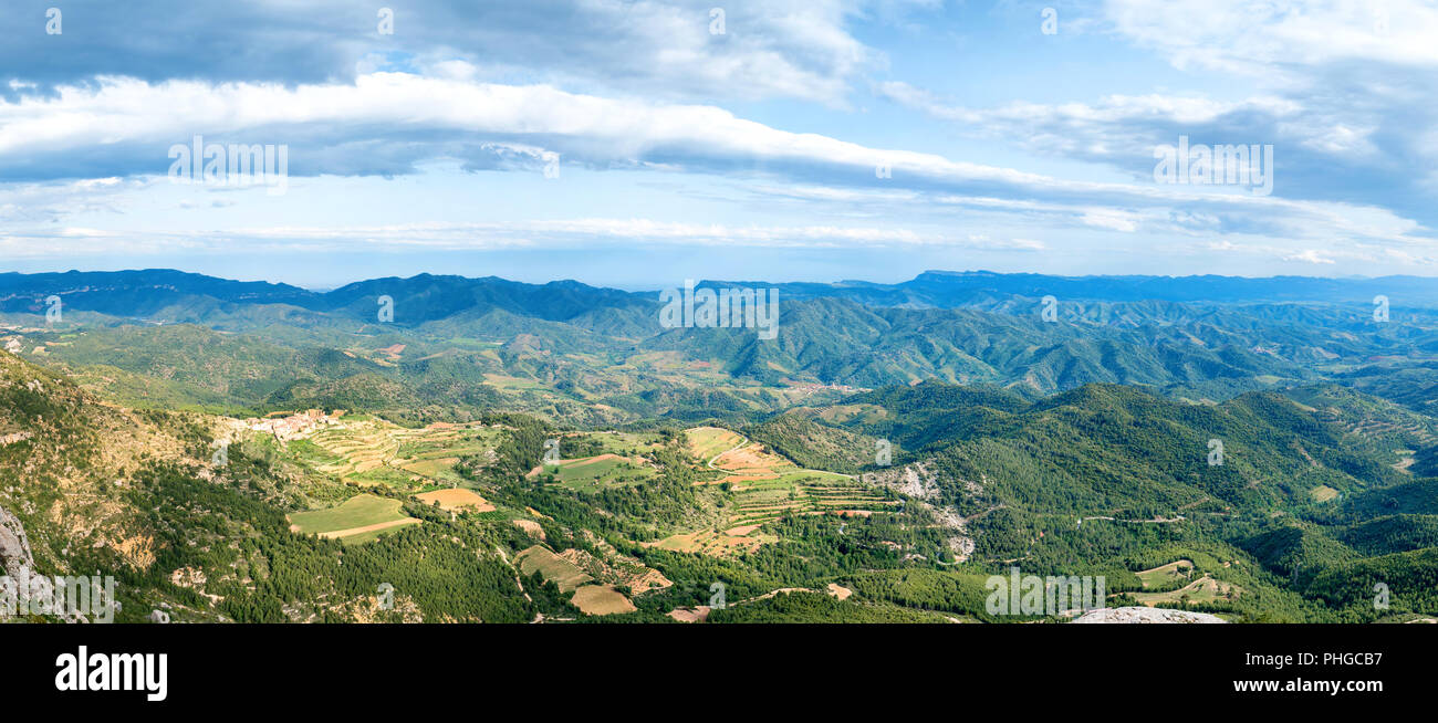 Panorama der grünen Berge Stockfoto