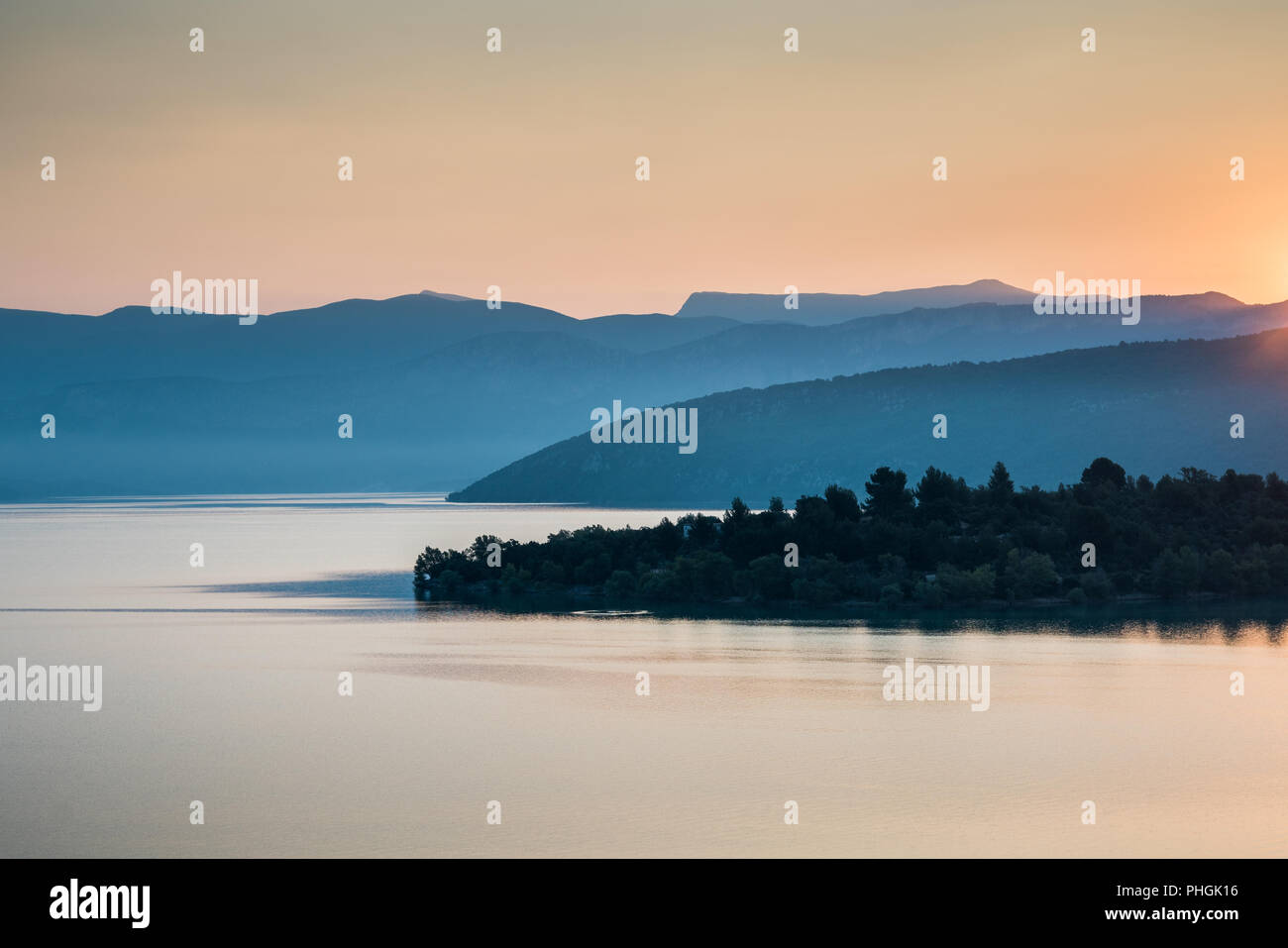 See von Sainte-Croix, Provence, Frankreich, Europa. Stockfoto