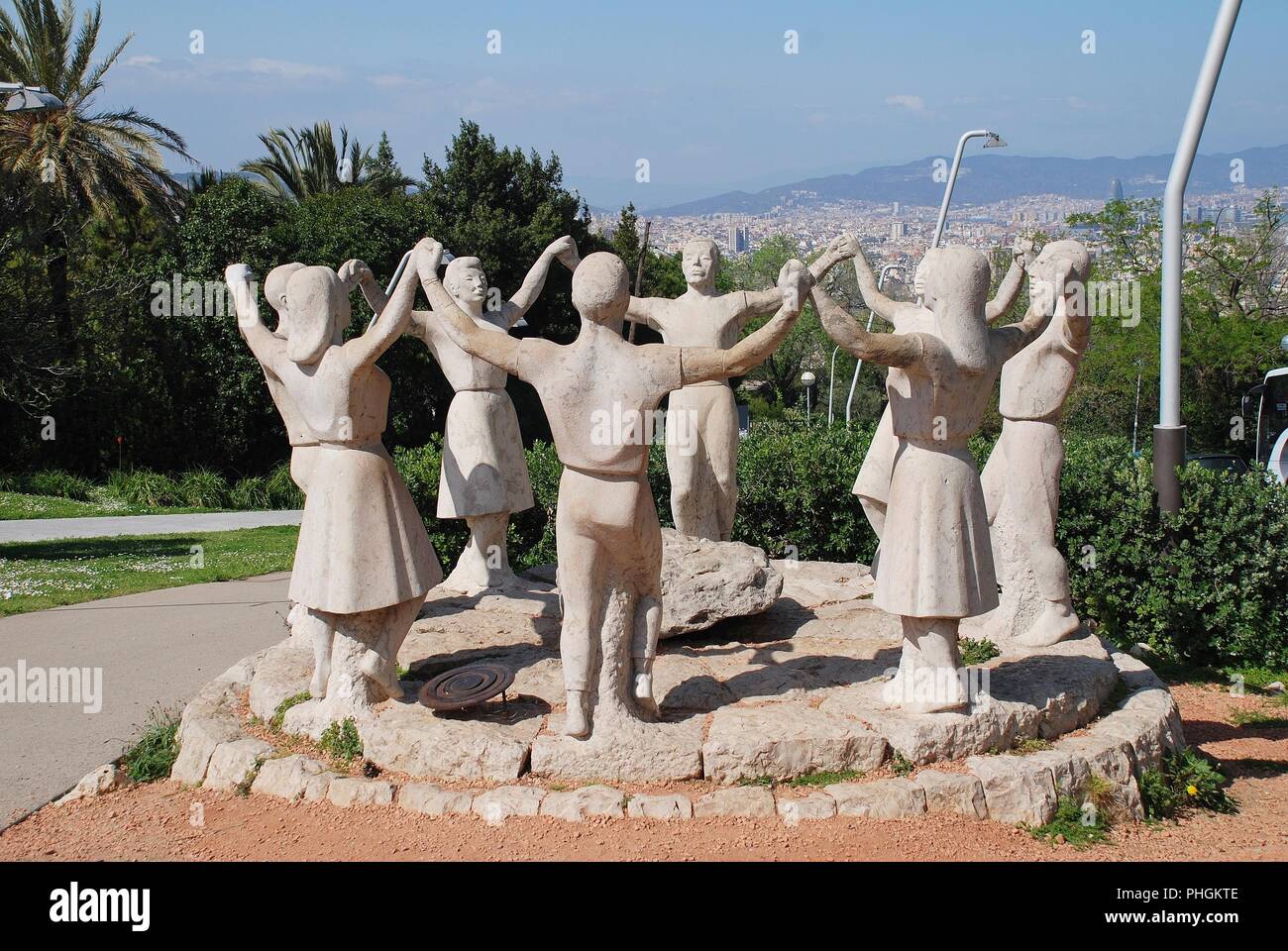 Das Monument de la Sardana in Montjuic Park über Barcelona, Katalonien, Spanien am 19. April 2018. Es wurde vom Bildhauer Josep Canas 1966 erstellt. Stockfoto