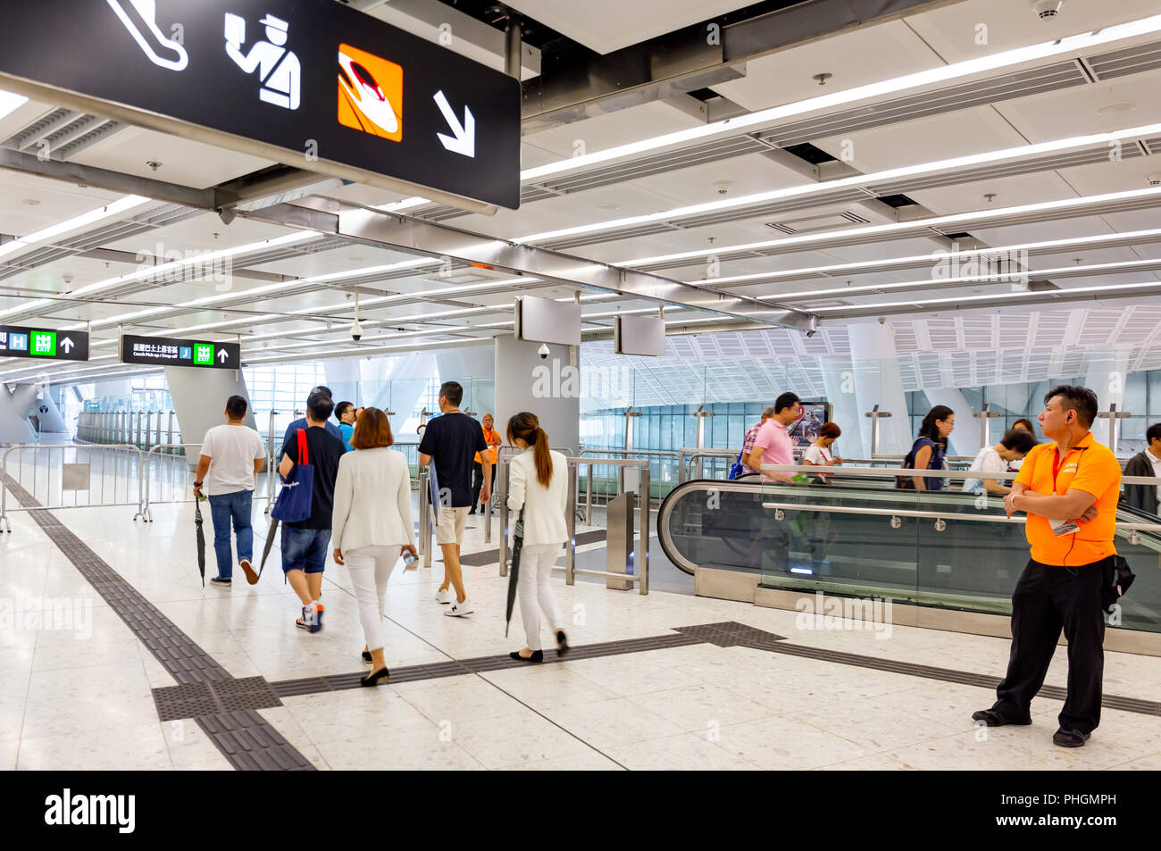 01.09.2018, Hong Kong, China: Innenansicht des Express Rail Link-Hong Kong West Kowloon Station. Menschen besuchen die Station am Tage der Offenen Tür Stockfoto