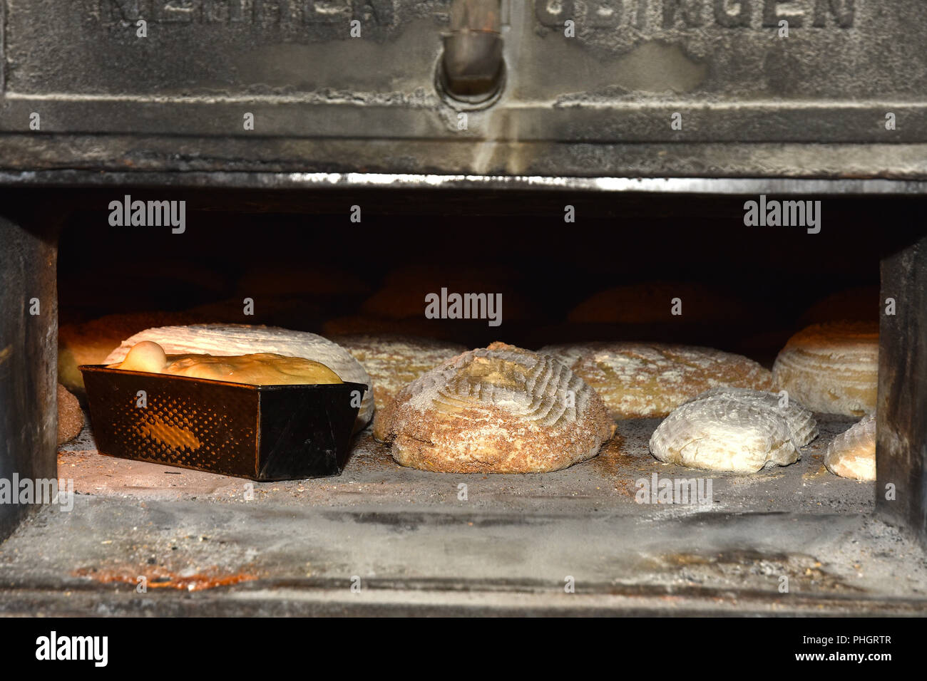 Holzofen; Backofen; Ofen; Backhaus; Brot; Bauernbrot; Stockfoto