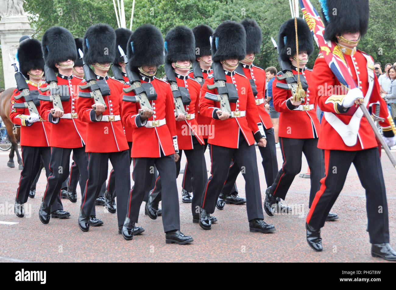 Die Wachablösung, Buckingham Palace, London Stockfoto