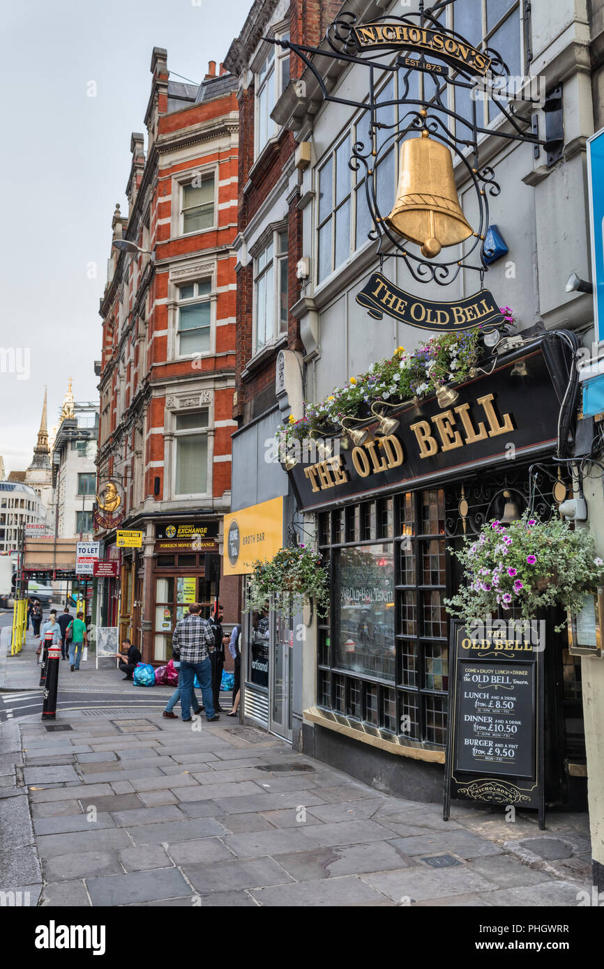 Die alte Glocke, vintage Pub, Fleet Street, London, England, Großbritannien Stockfoto