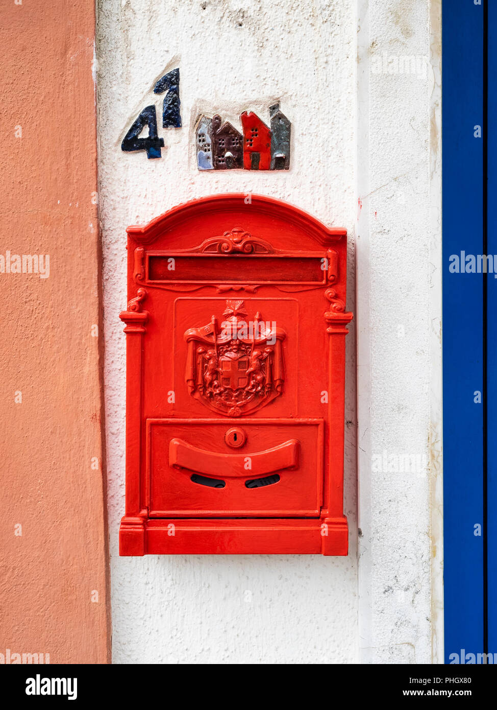 Roten Briefkasten Stockfoto