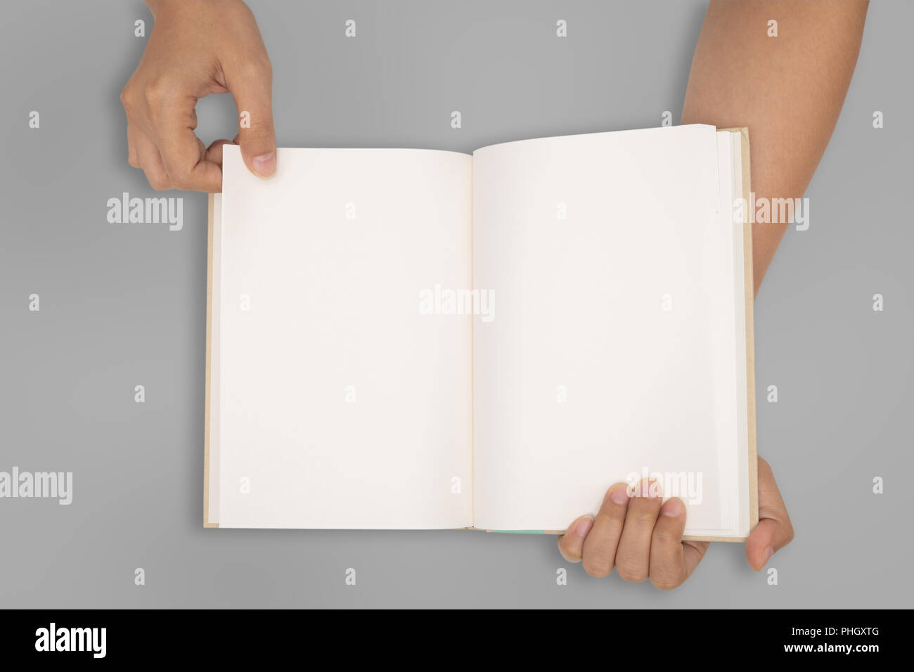 Ansicht von oben - zwei Hände halten eine leeres Buch zu verbreiten. Stockfoto