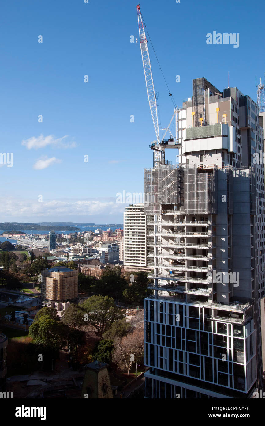 Sydney Australien, den Bau der neuen Hochhaus Mehrfamilienhaus mit Blick auf den Hyde Park und den Hafen. Stockfoto