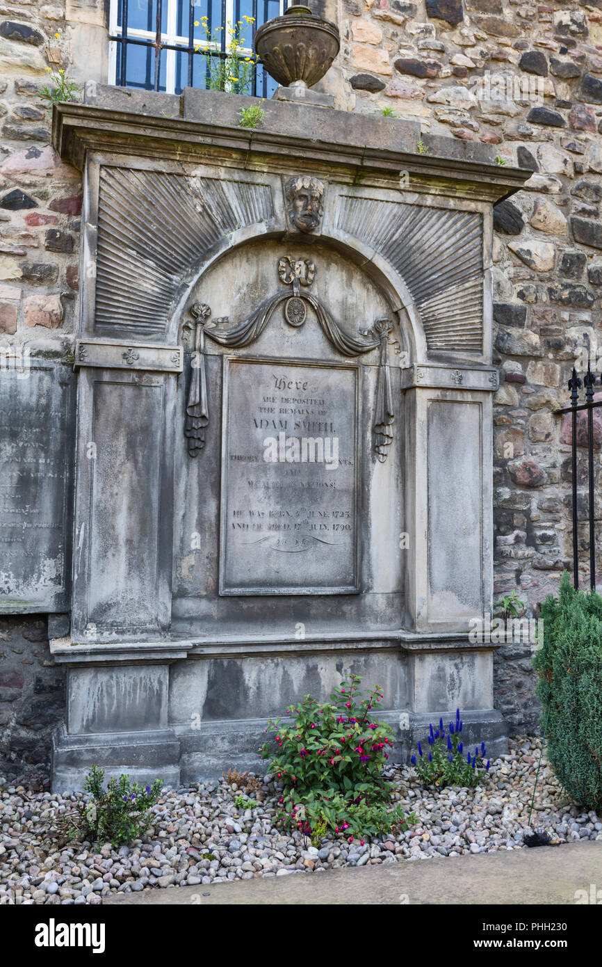 Adam Smith Grab, Cannongate Kirche Friedhof, Edinburgh, Schottland, Großbritannien Stockfoto