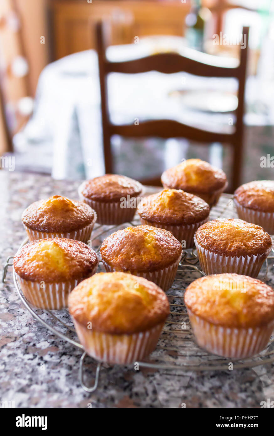 Batch an hausgemachten frisch gebackene Muffins Stockfoto