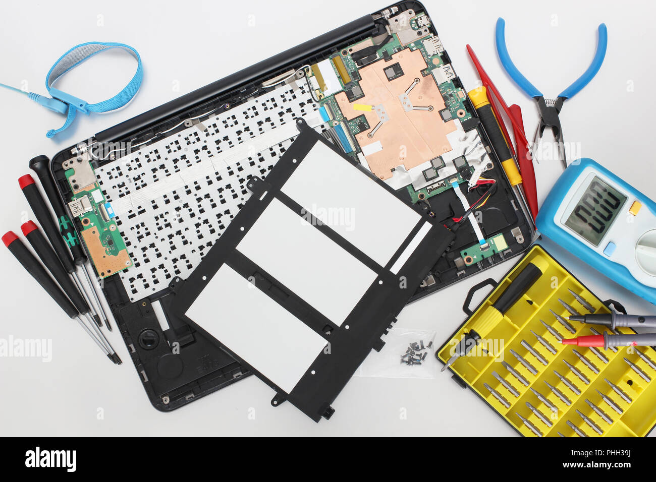 Reparatur der modernen Notebooks Lithium Batterie Stockfoto