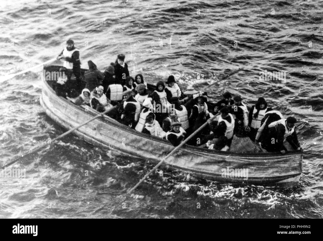 Rettungsboot mit Titanic überlebenden Stockfoto