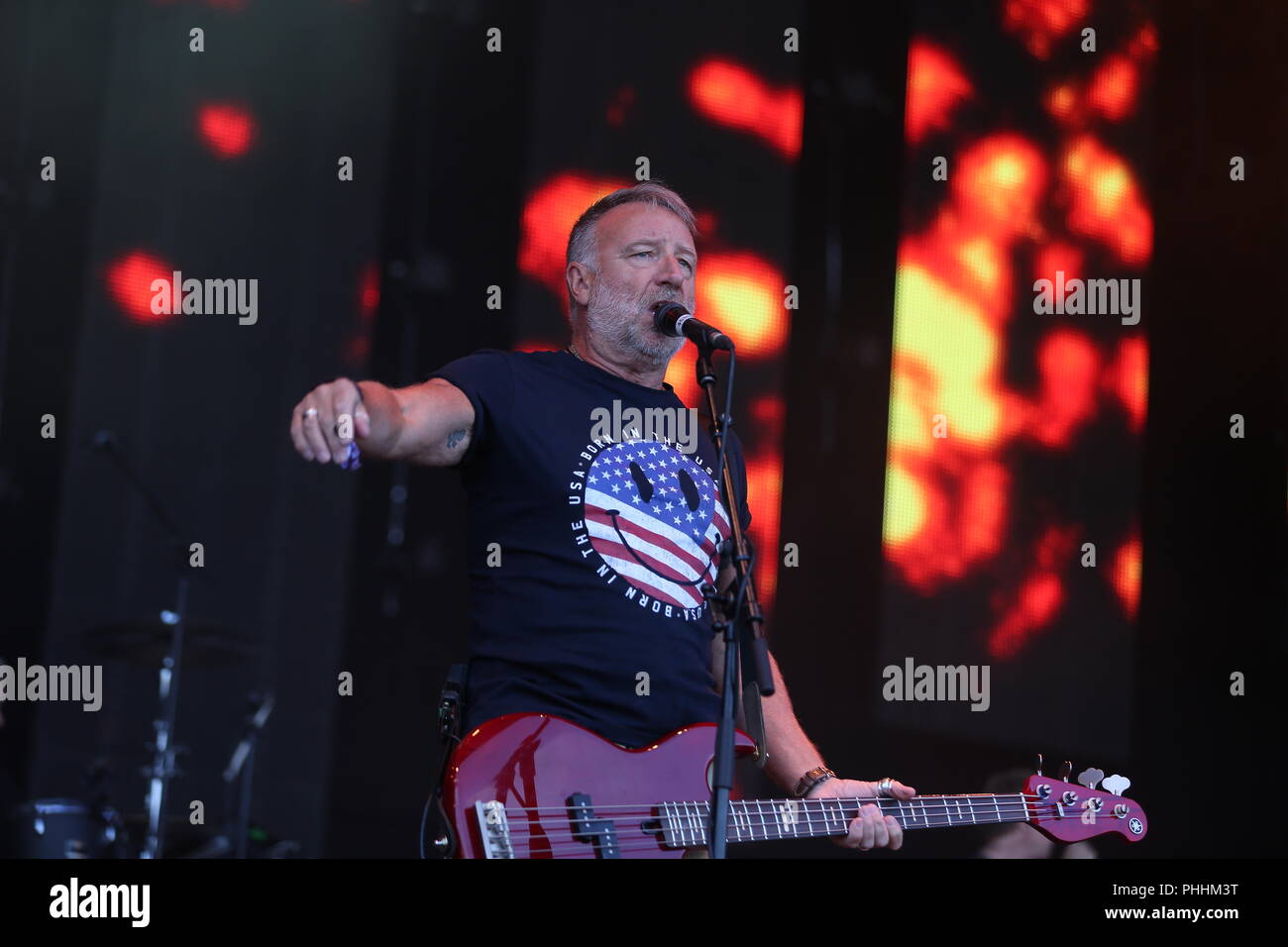 Knebworth Park, Hertfordshire, Großbritannien. 1. September 2018. Ehemalige Joy Division und New Order bassis Peter Hook führt live mit Peter Hook und das Licht auf dem ersten Cool Britannia Festival in Knebworth Park. Stockfoto