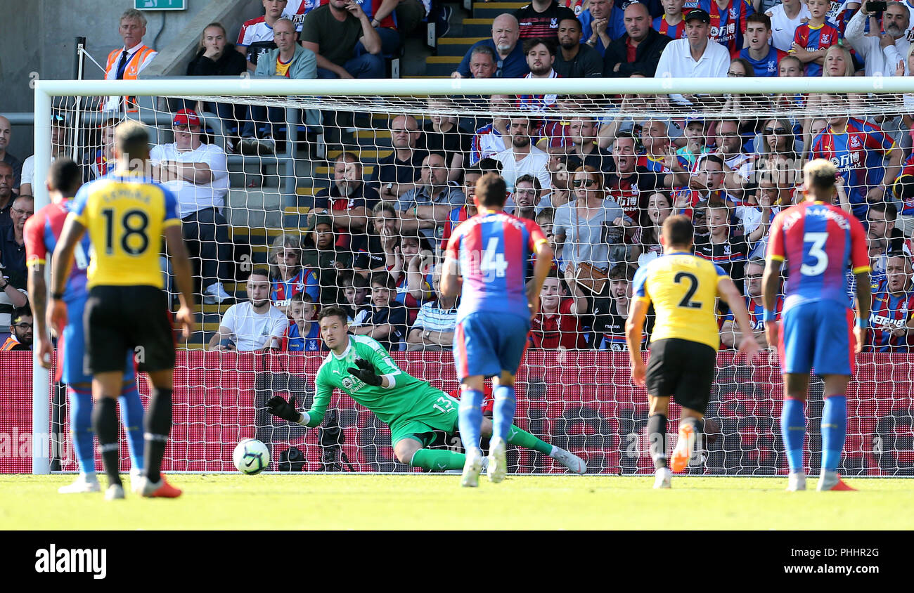 Crystal Palace Torwart Wayne Hennessey speichert eine Strafe von Southampton Charlie Austin während der Premier League Spiel im Selhurst Park, London. Stockfoto