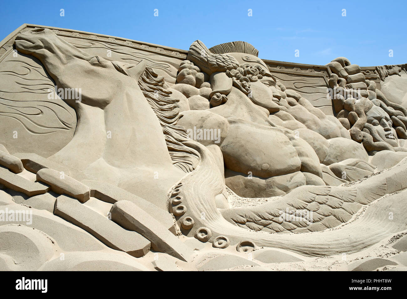 Haeundae sand Festival 2018, Busan, Korea. Held, der abgeschnitten Medusas Hals Andromeda, Toshihiko Hosaka zu speichern - lasge Skulptur Stockfoto