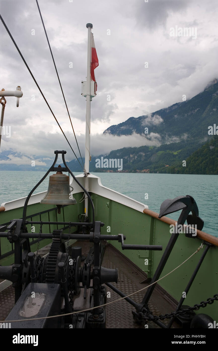 PS Lötschberg (1914 durch Escher-Wyss, Zürich gebaut) Unterwegs auf dem Brienzersee, der Schweiz, auf eine Senkung, Bewölkter Tag Stockfoto