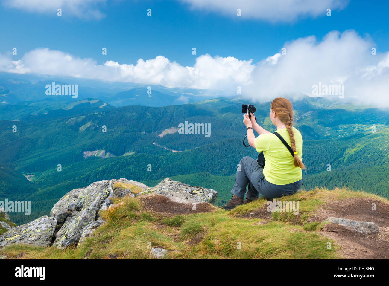 Junge Frau von selfie auf Kamera Stockfoto