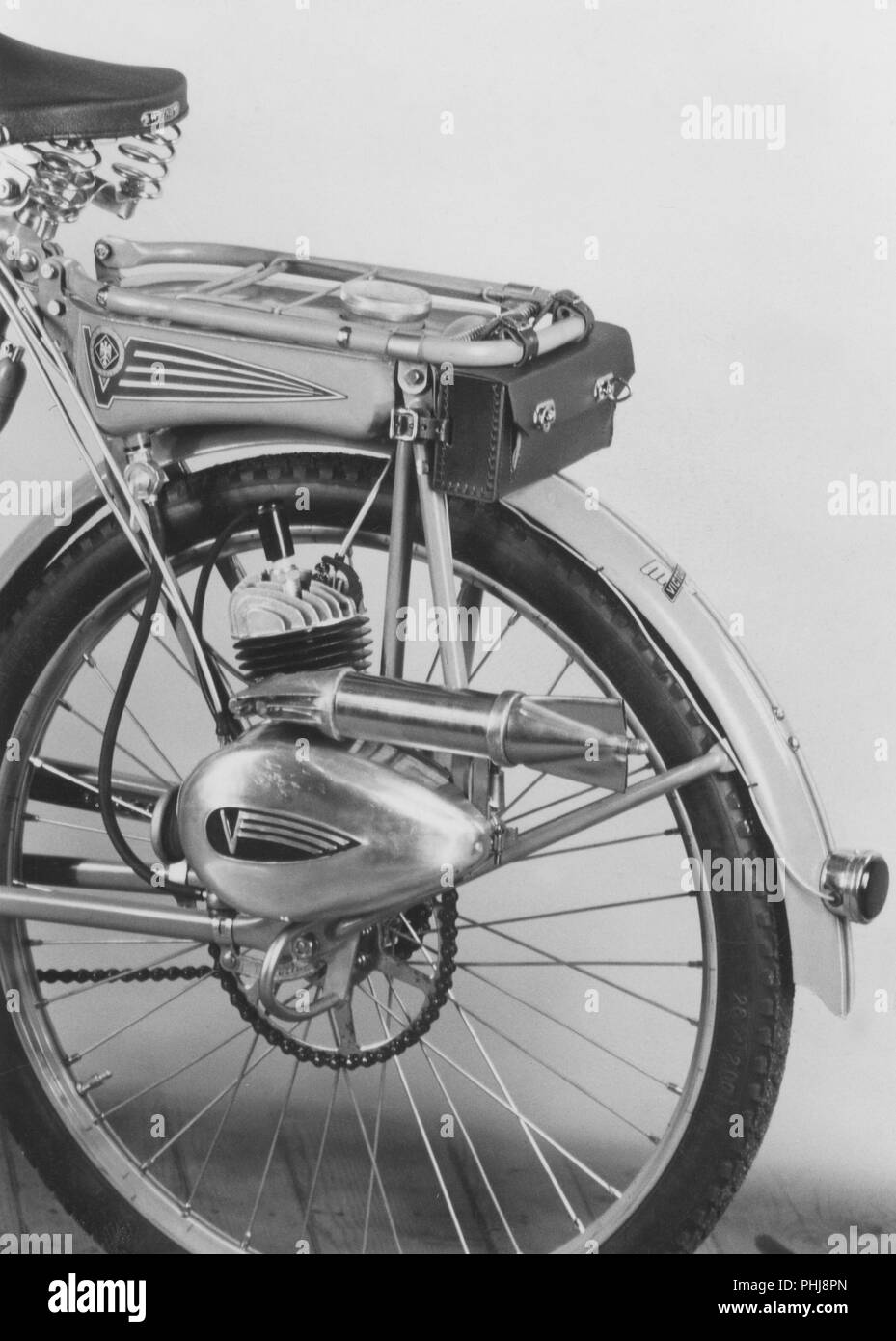 1950 s Fahrrad Extra. Die deutschen Moped- und motorenherstellers Victoria  liefert diese Fahrrad Hilfe Motor namens Vicky. Es kann auf jedem Fahrräder  zurück Rad als zusätzliche Ausrüstung montiert werden. Es hat 2