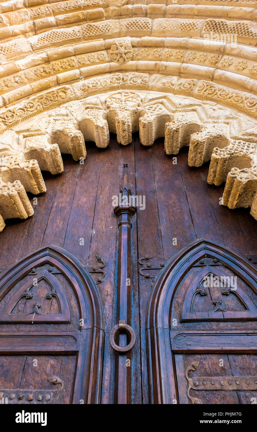 Mittelalterliche Kirche Tür. Stockfoto