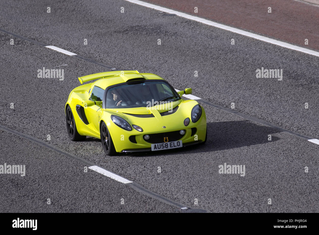 2018 gelber Ford Mustang GT; Vintage, Oldtimer, alte retro Fahrzeug, Großbritannien Stockfoto