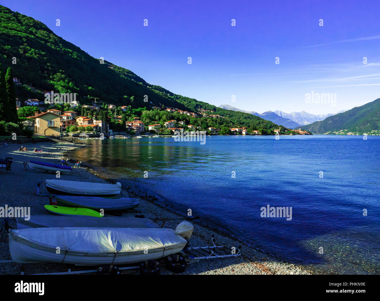 Bezaubernde Dörfer sind in Como Lago wider. Lombardei, Italien Stockfoto