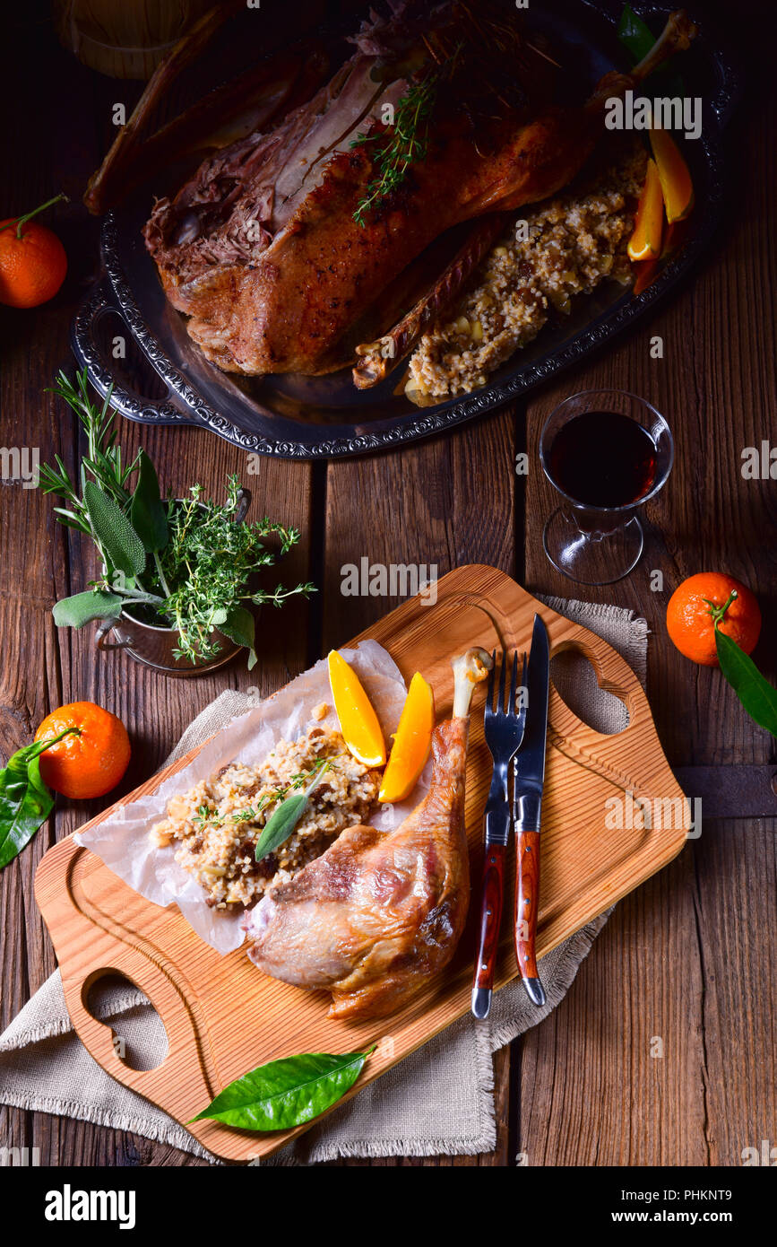 Knusprig gebratene Ente Beine fried Stockfoto
