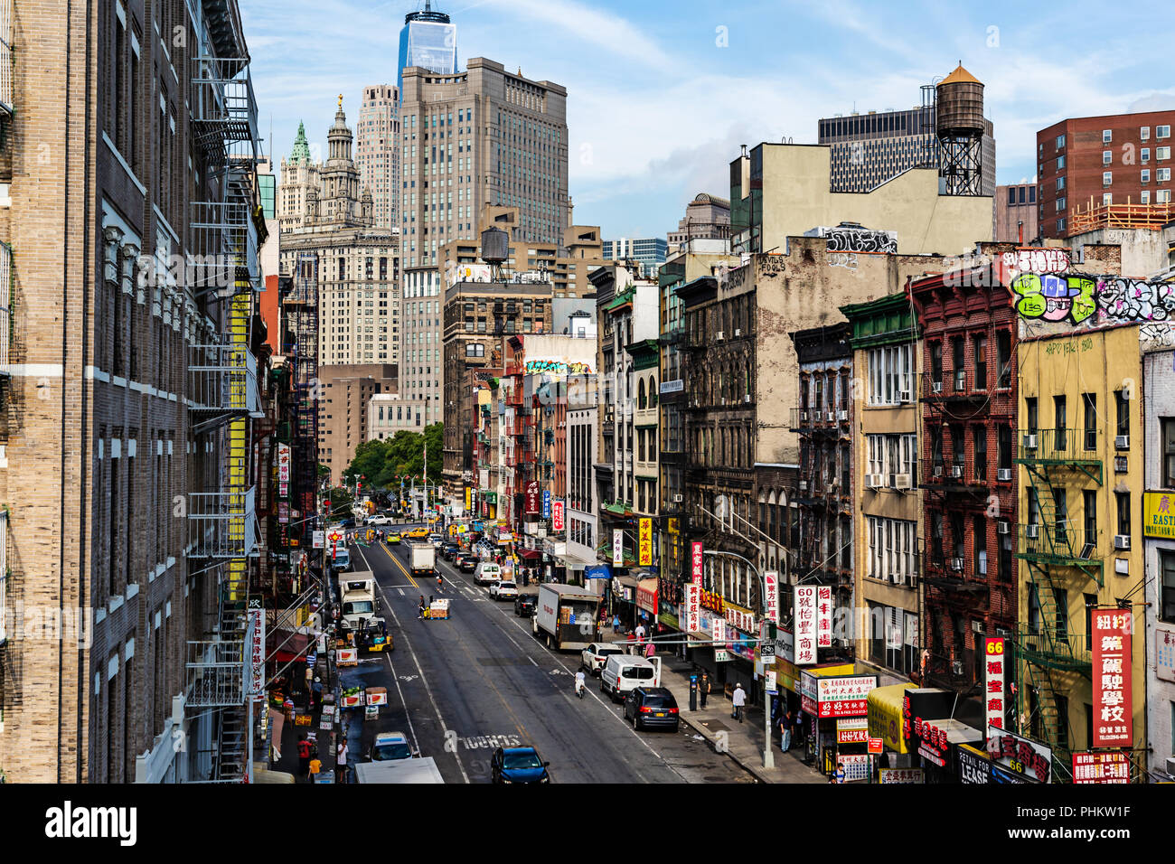 New York City/USA - 31.JULI 2018: Wolkenkratzer und Apartment Gebäude in Chinatown in Manhattan Stockfoto