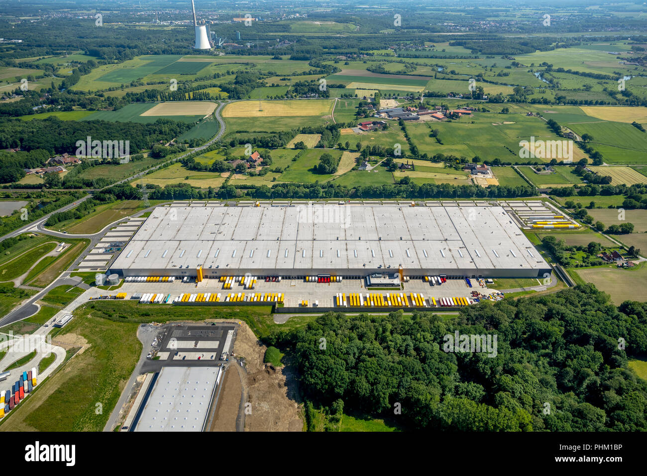 Luftbild, Amazon Logistikzentrum Werne, Internet Händler, Carl-Zeiss-Straße, Werne, Ruhrgebiet, Nordrhein-Westfalen, Deutschland, DEU, Europa, Vögel Stockfoto