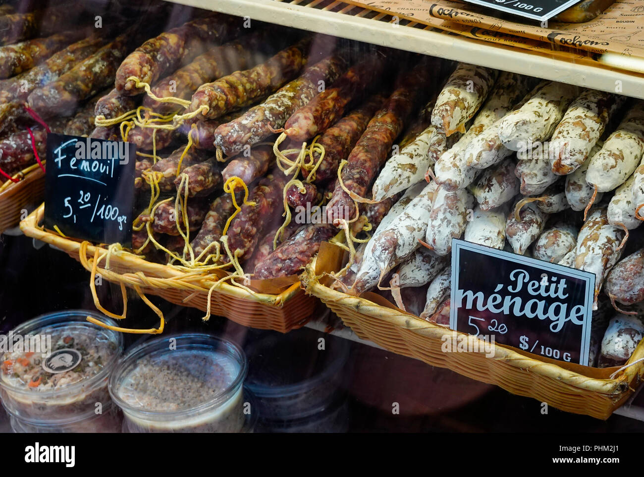 Würstchen in einer Montreal charcuterie Stockfoto