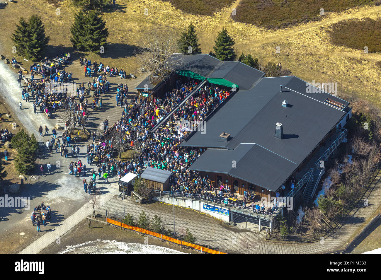 Mit Ettel, Ettelsberg Turm, Siggis Hütte, gesellige Mountain Inn an der Seilbahn, in Willingen in Hessen. Willingen (Upland), Landkreis Waldeck - Stockfoto