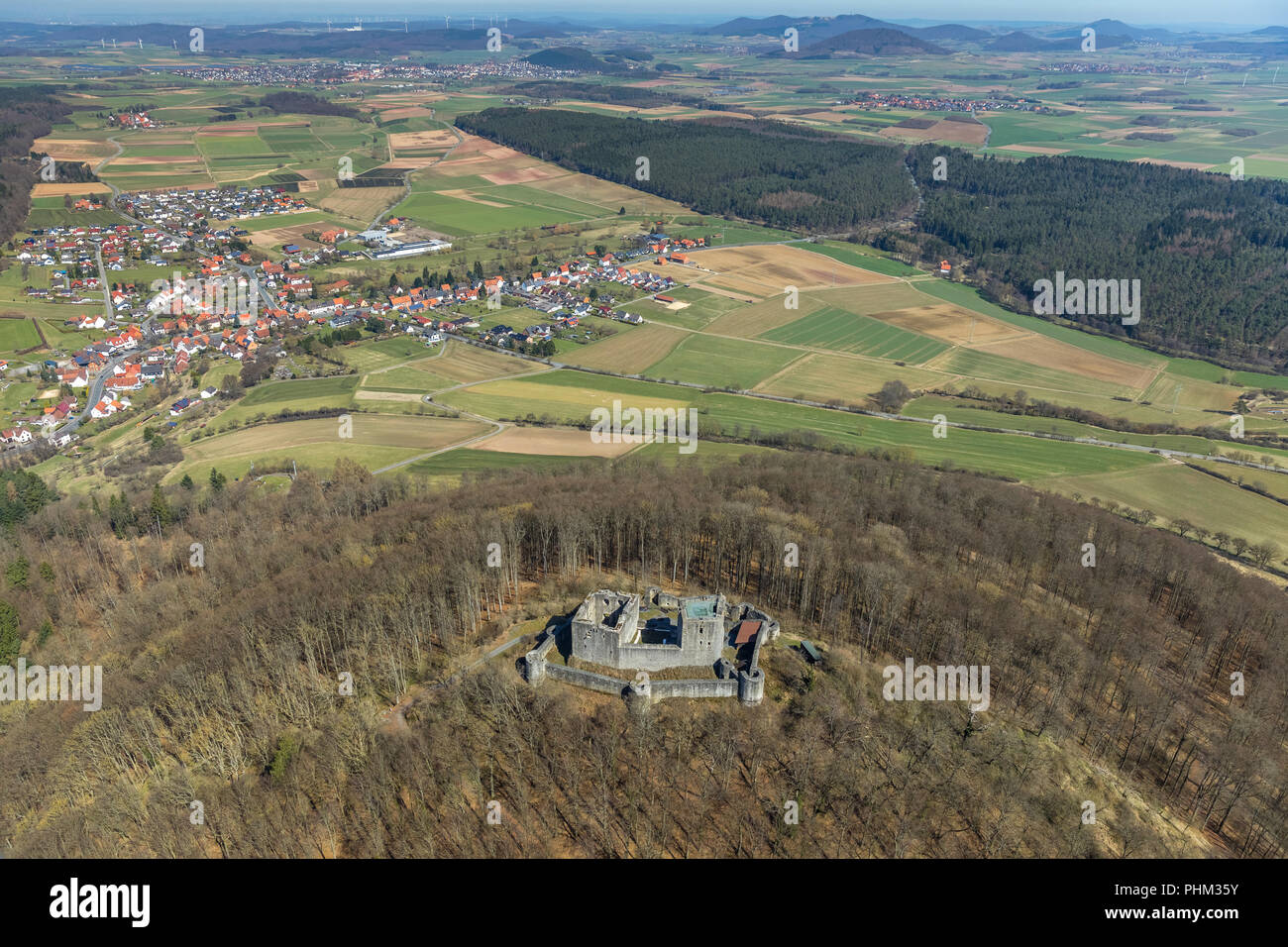 Weidelsburg ist die Ruine einer Burg in der Nähe von Albshausen in Wolfhagen, Naturparks Habichtswald, albshausen im Landkreis Kassel, Hessen, G Stockfoto