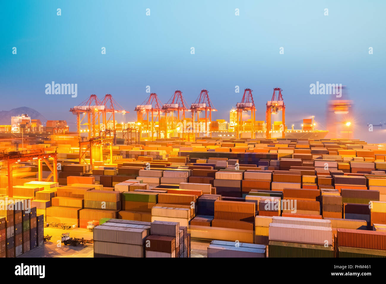 Container Wharf in Nightfall Stockfoto