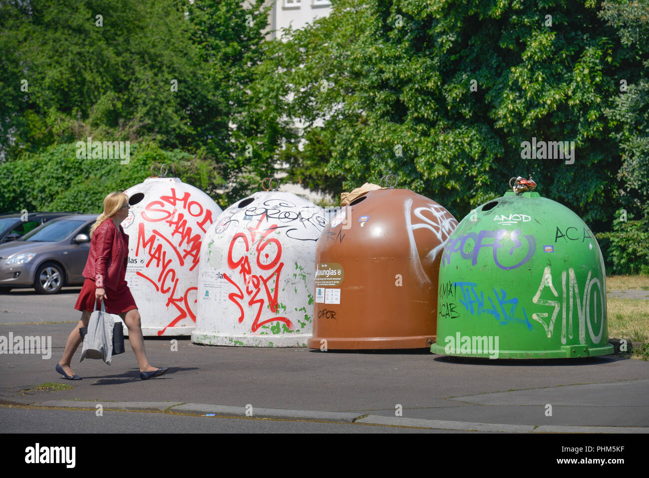 Altglascontainer, Lichtenberg, Berlin, Deutschland Stockfoto