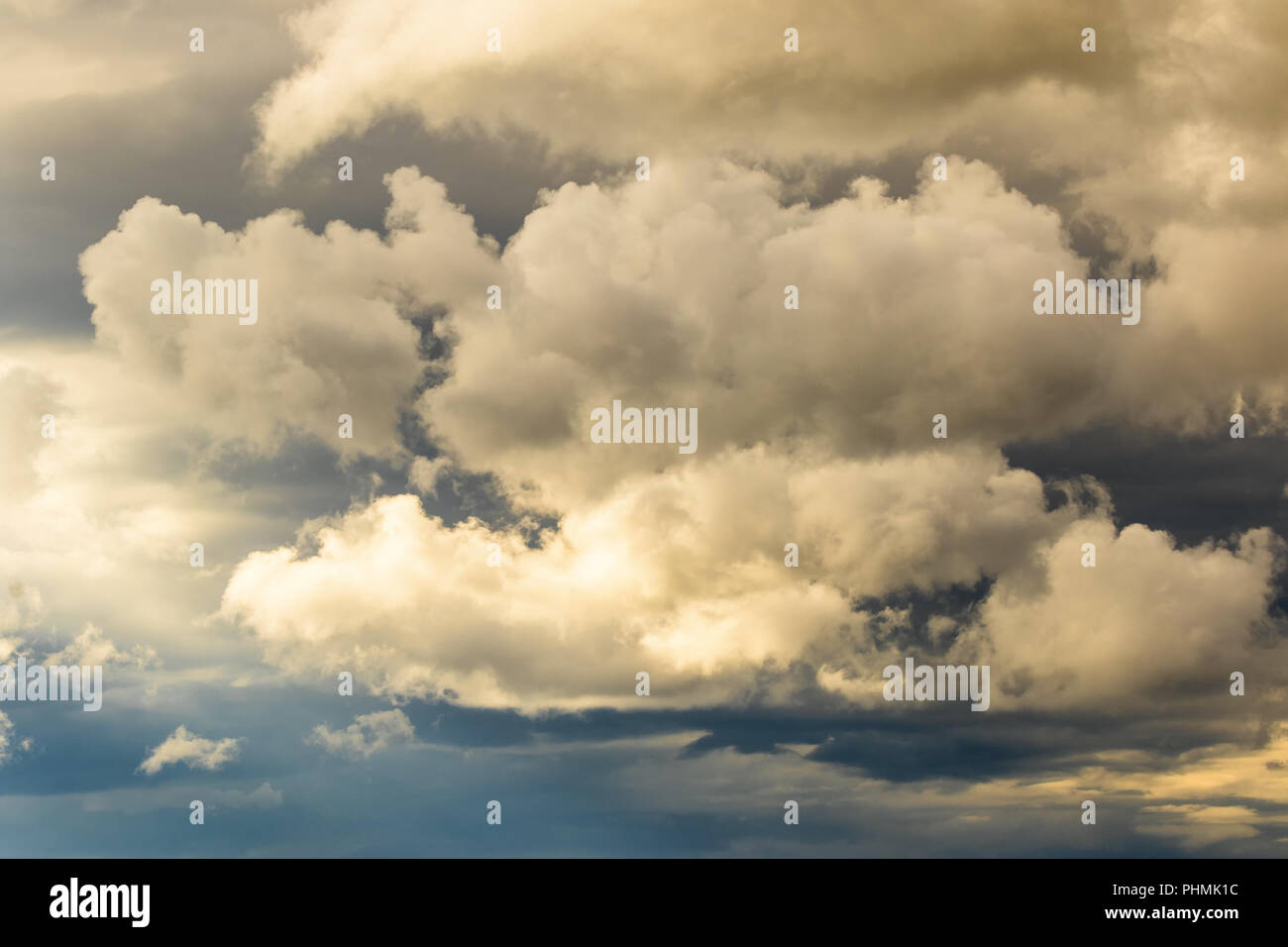 Wolkenbildung in den Himmel Stockfoto