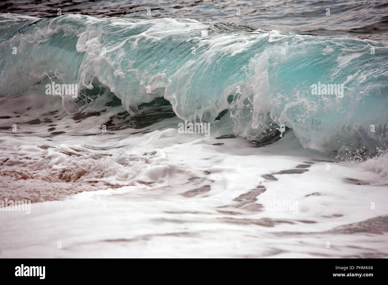 Blaue Küsten Wellen. Mittelmeer. Spanien Stockfoto