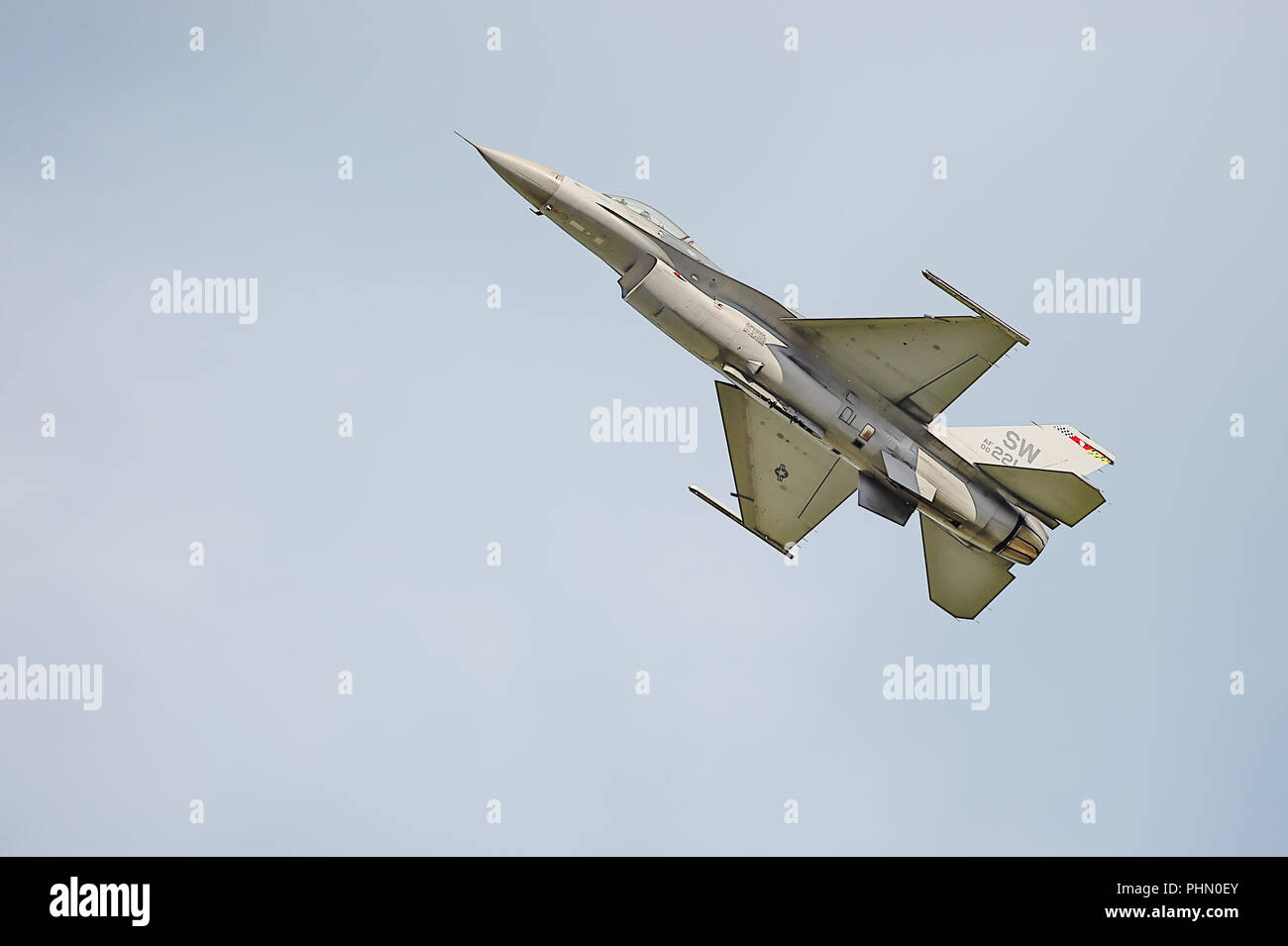 Oshkosh, WI - 28. Juli 2018: eine F-16 Flying Falcon an der EAA Airshow. Stockfoto