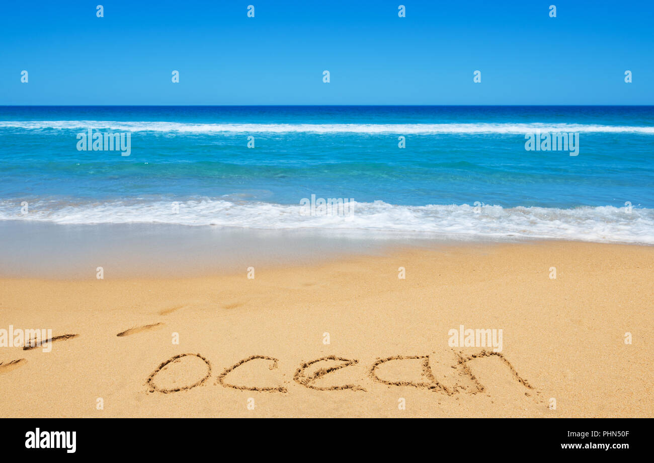 Ozean Meldung am Strand sand Stockfoto