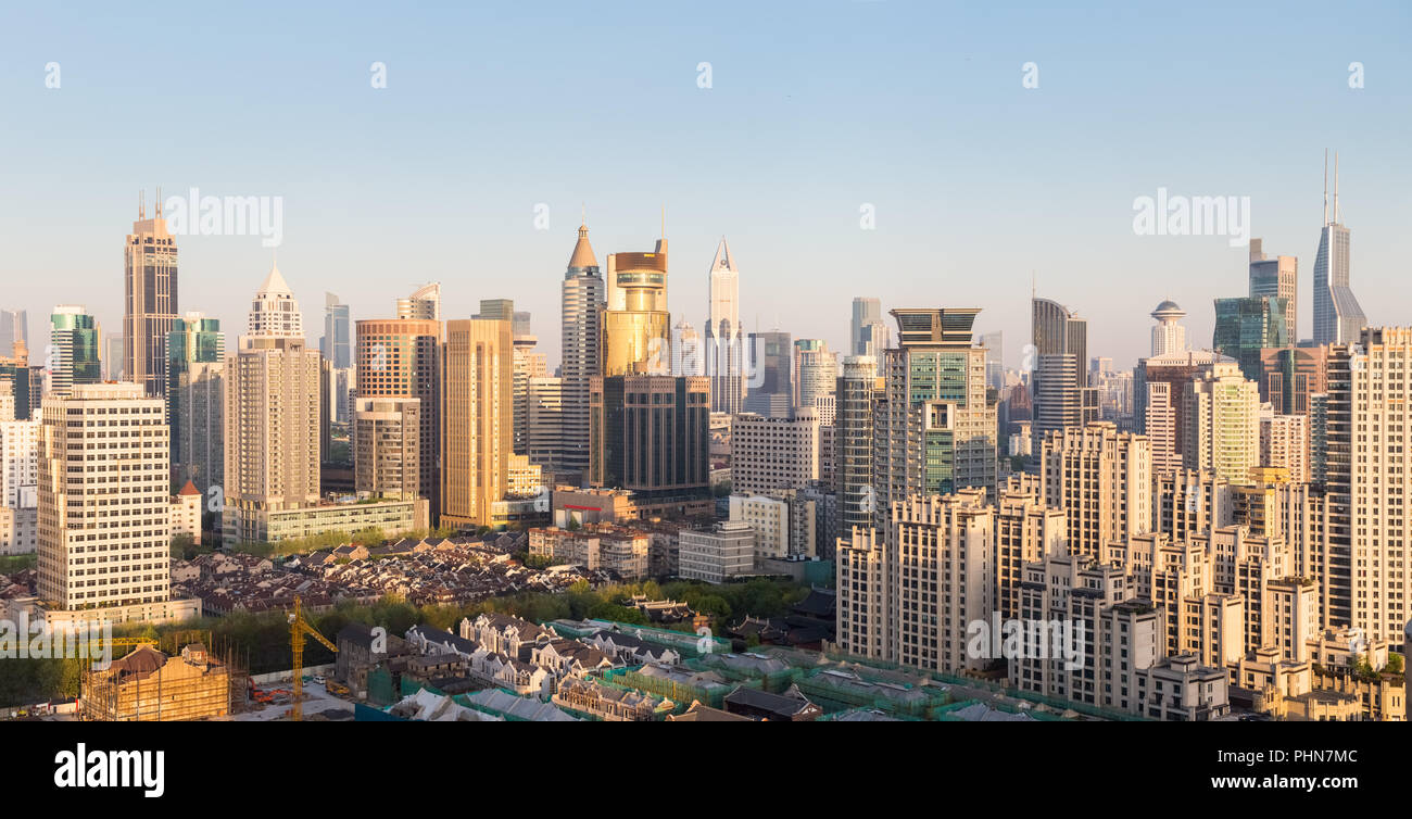 Die moderne Skyline der Stadt in den frühen Morgenstunden Stockfoto