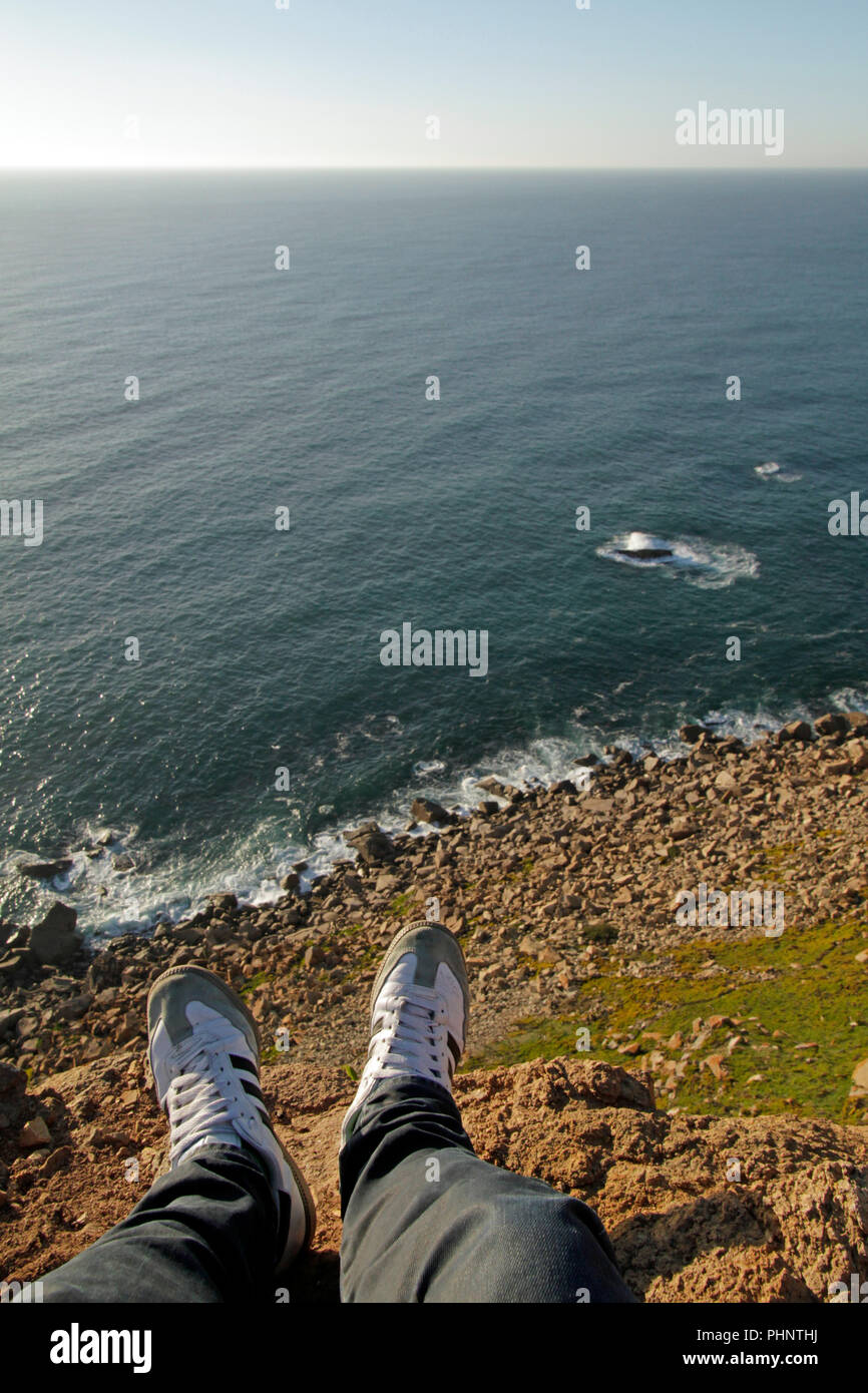 Cabo da Roca, Portugal - 5 November, 2017: Sitzung am Rande von Cabo da Roca (Kap Roca), westlich von Sintra - dem westlichsten Punkt des kontinentalen Euro Stockfoto