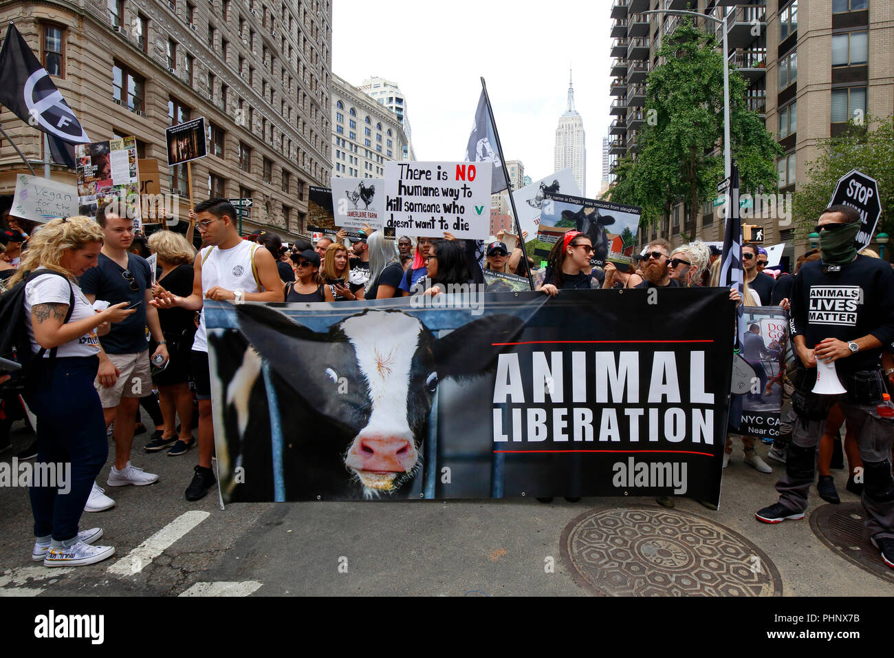 New York, NY, USA. 1. September 2018. Tierschützer bereiten den Broadway hinunter auf der offiziellen Tierrechte März NYC von Surge organisiert bis März, und Totale Befreiung von New York. Stockfoto