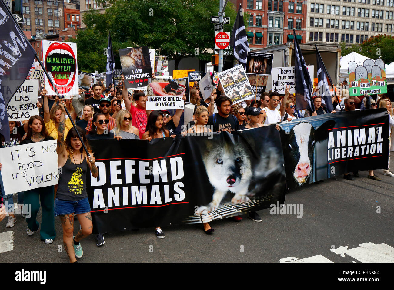 New York, NY, USA. 1. September 2018. Tierschützer und Demonstranten März in Union Square auf der offiziellen Tierrechte März NYC von Surge organisiert, und Totale Befreiung von New York. Stockfoto